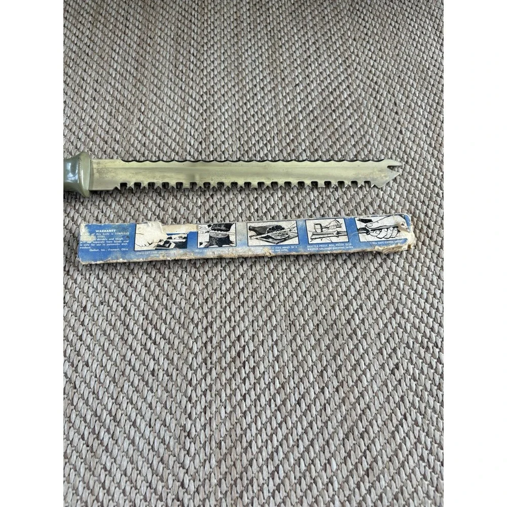 Vintage QUIKUT Inc. Carve and Serve Fork Tip Stainless Steel Large Knife Green